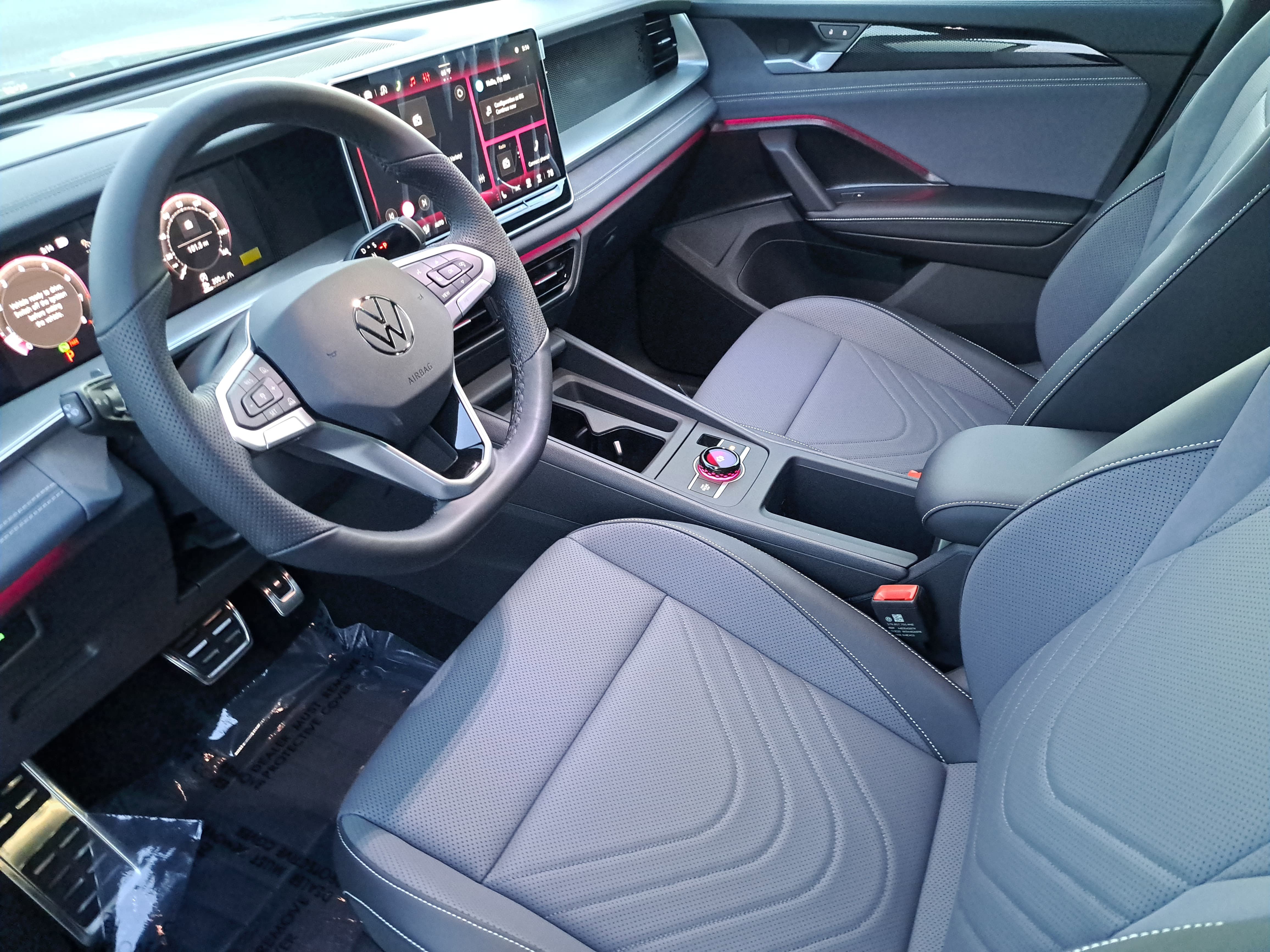 New 2026 Volkswagen Tiguan SE R-Line AWD/4WD image 16