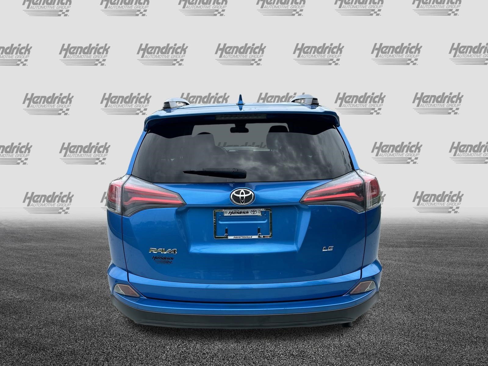 Used 2018 Toyota RAV4 LE FWD image 9