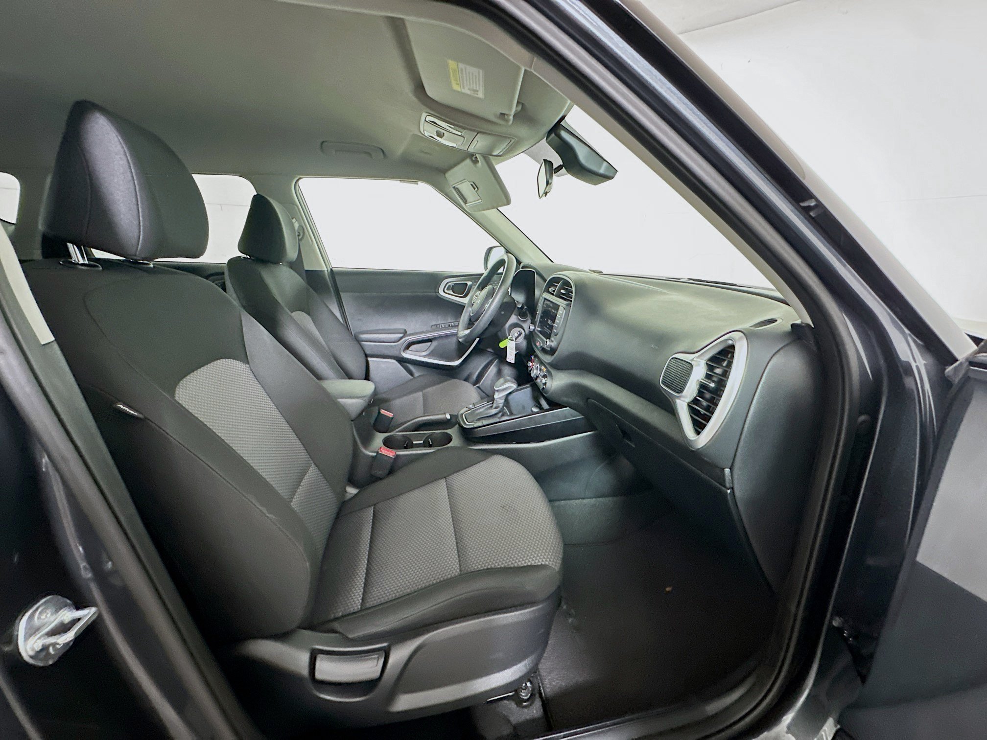 Used 2025 Kia Soul LX w/ LX Technology Package FWD image 29