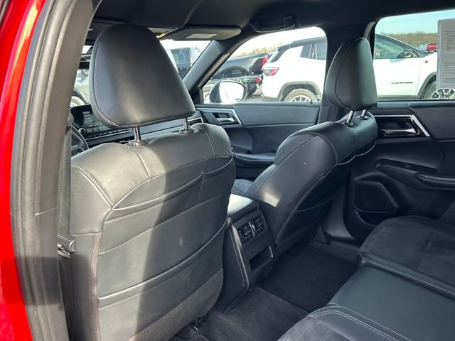 Used 2023 Mitsubishi Outlander SE Black Edition image 39