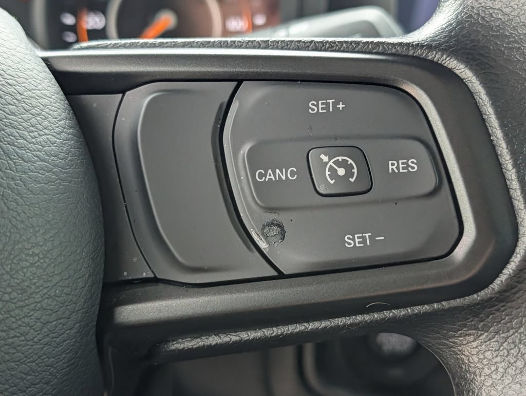 Used 2025 Jeep Gladiator Sport AWD/4WD image 19