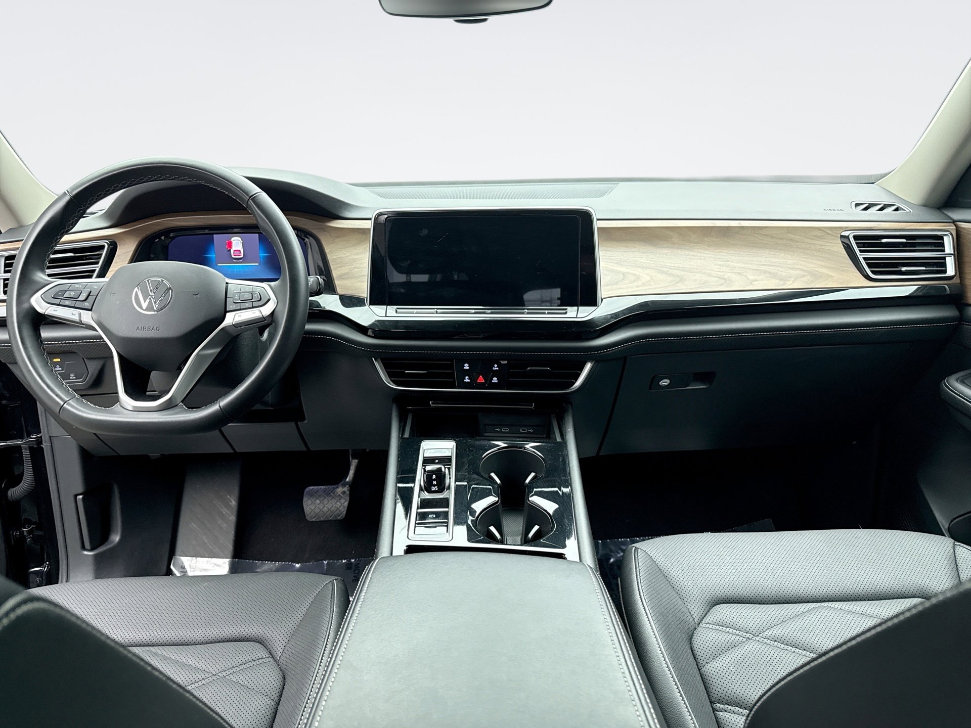 Used 2024 Volkswagen Atlas SE image 14