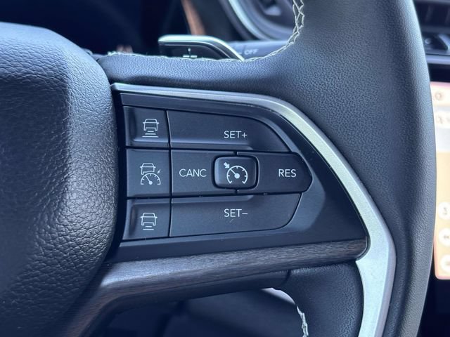 Used 2024 Jeep Grand Cherokee Limited w/ Black Appearance Package AWD/4WD image 13