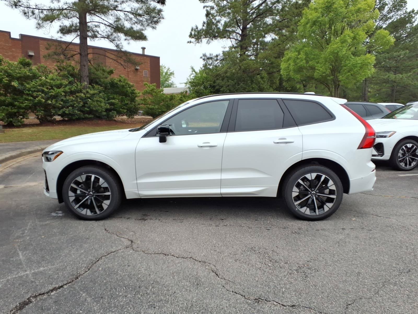 New 2026 Volvo XC60 B5 Plus w/ Protection Package Premier AWD/4WD image 6