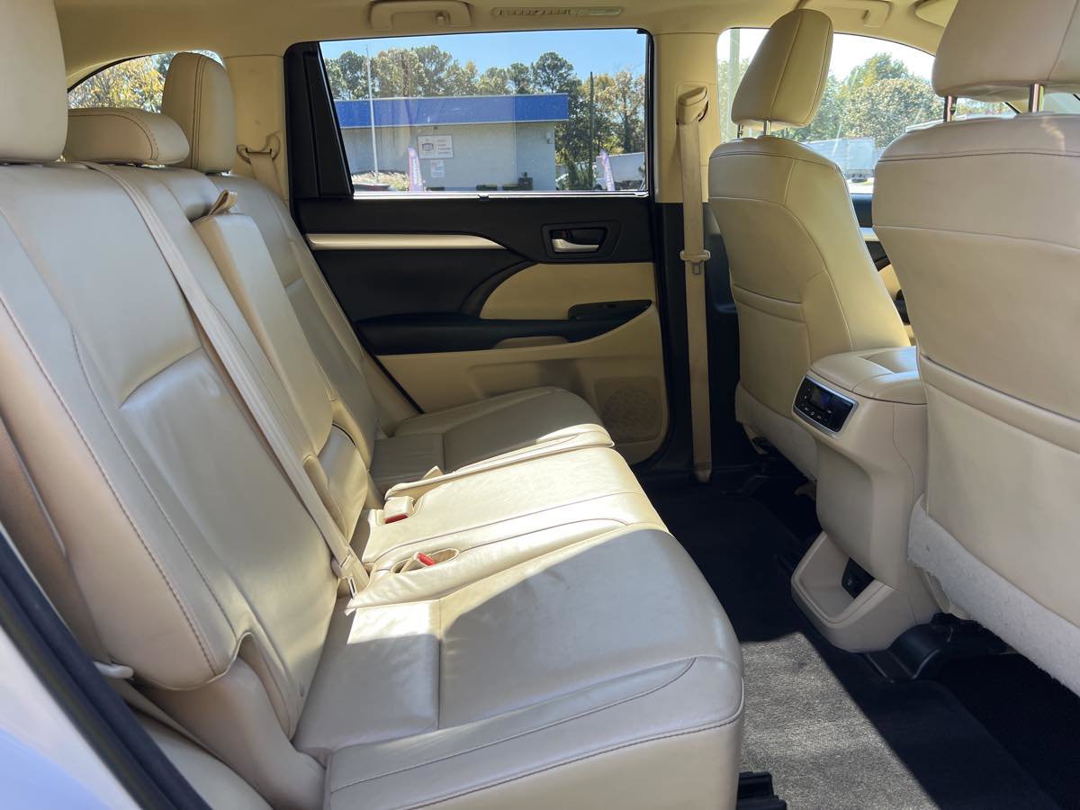 Used 2015 Toyota Highlander XLE image 13