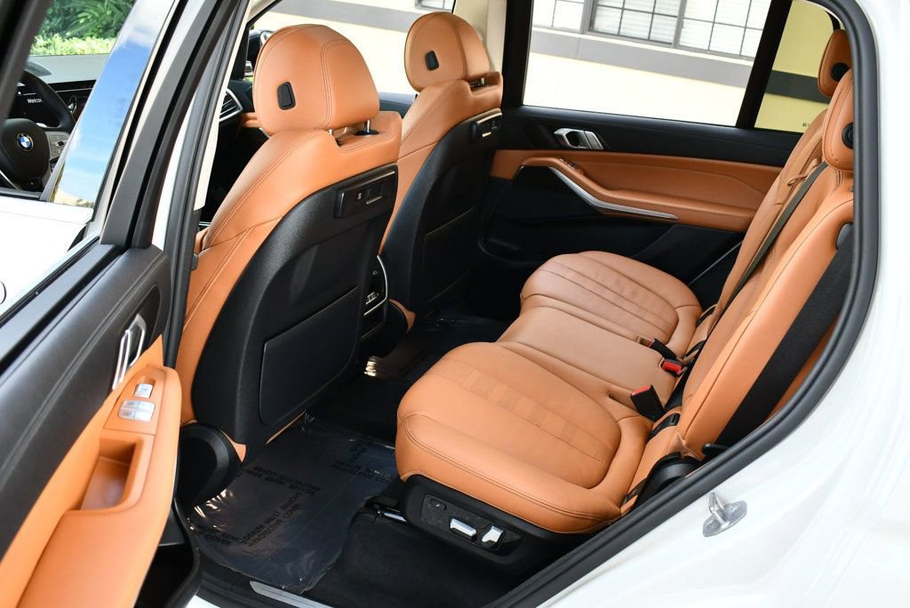 Used 2021 BMW X7 xDrive40i w/ Premium Package 2 image 16