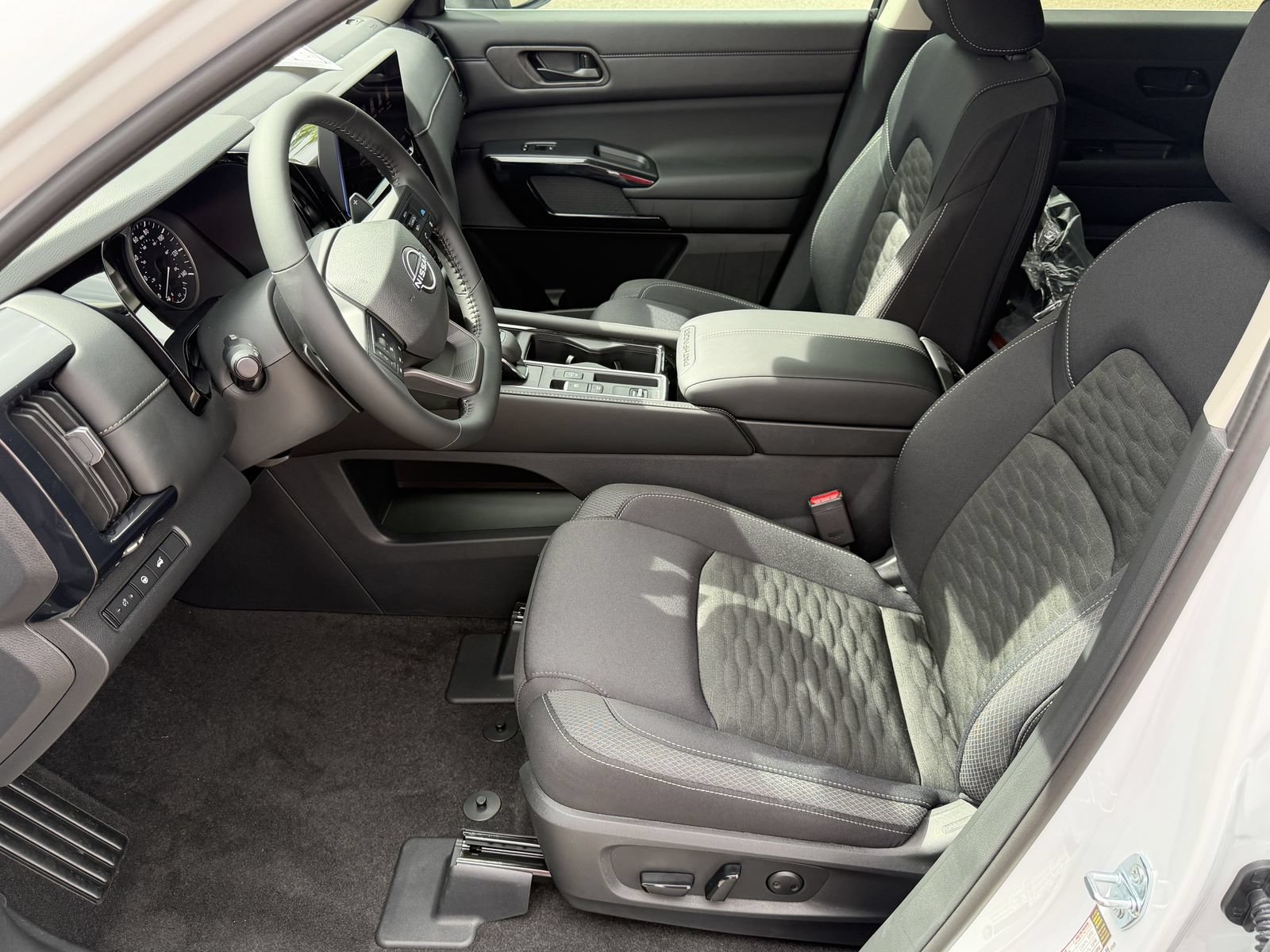 New 2026 Nissan Pathfinder SV w/ SV Premium Package FWD image 19