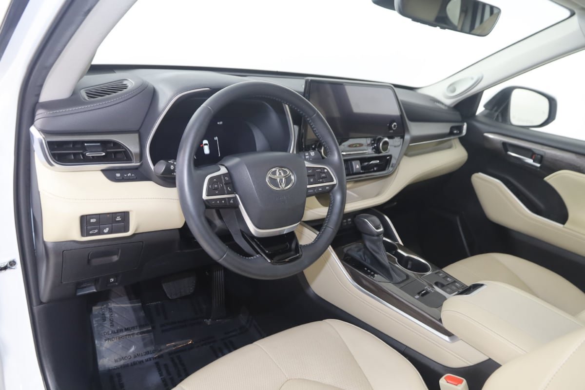 Used 2023 Toyota Highlander Limited AWD/4WD image 24