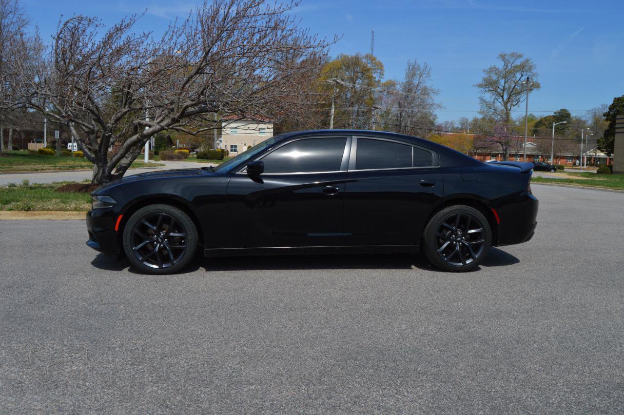 Used 2019 Dodge Charger SXT w/ Blacktop Package RWD image 5
