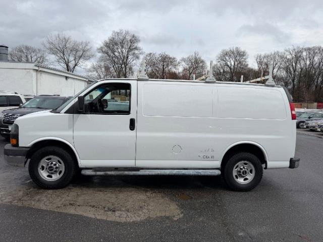 Used 2015 GMC Savana 2500 RWD image 2