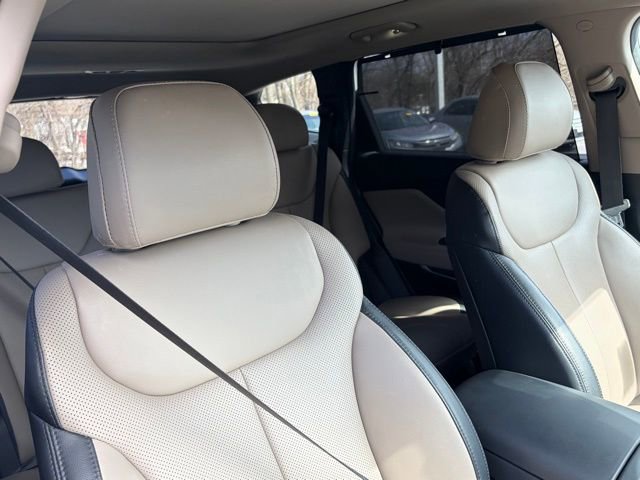 Used 2023 Hyundai Santa Fe SEL w/ Premium Package image 30