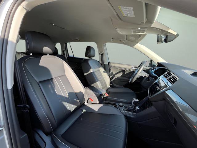 Used 2024 Volkswagen Tiguan SE image 35