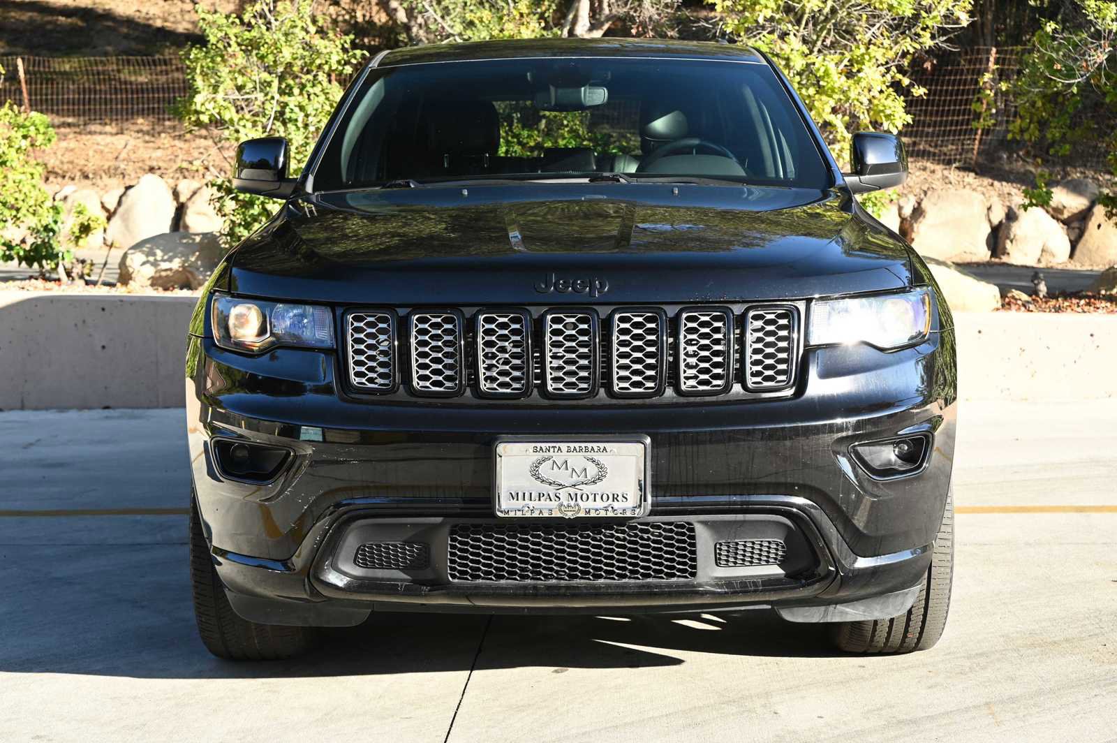 Used 2019 Jeep Grand Cherokee Altitude image 2