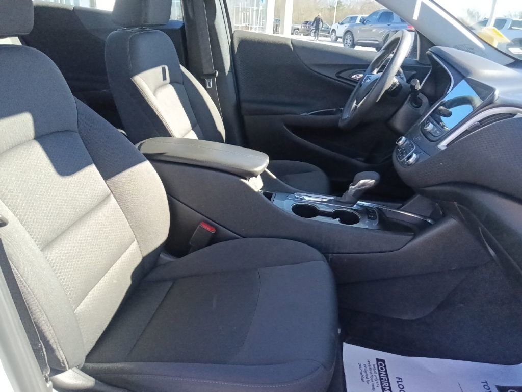 Used 2024 Chevrolet Malibu LT image 30