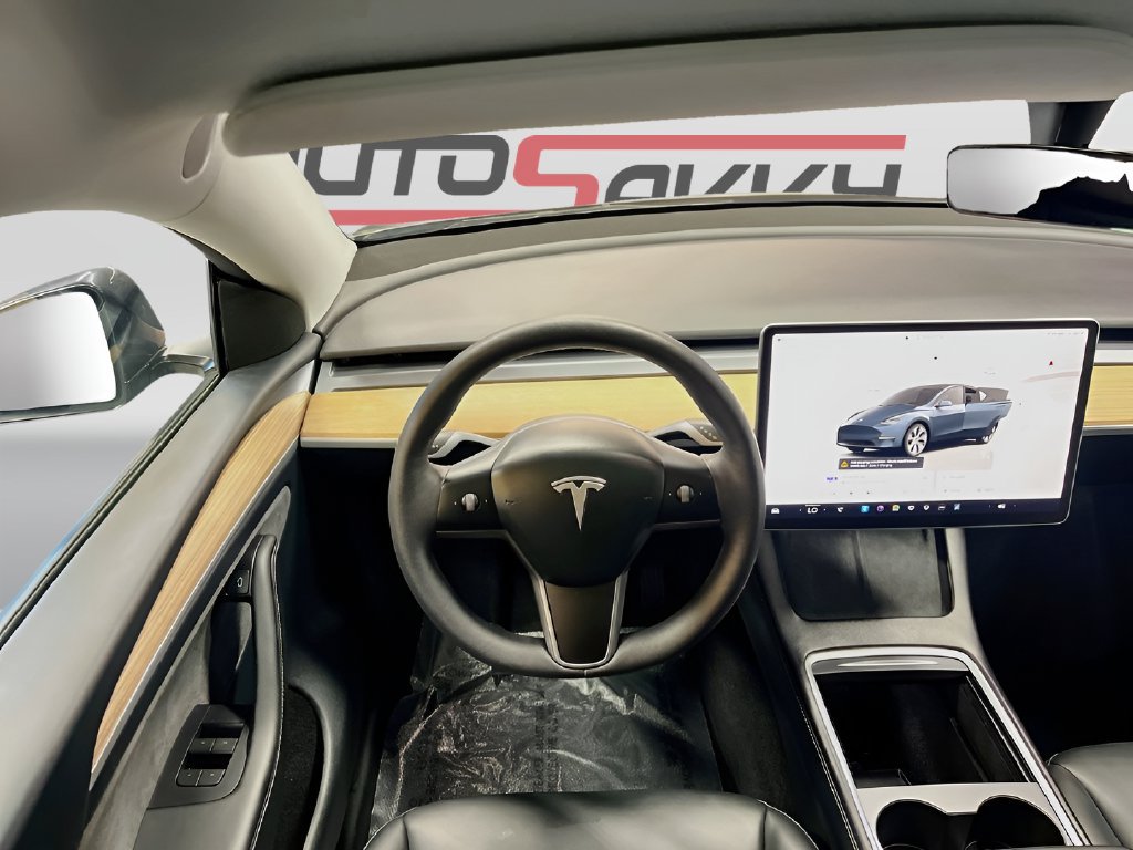 Used 2024 Tesla Model Y Long Range AWD/4WD image 21