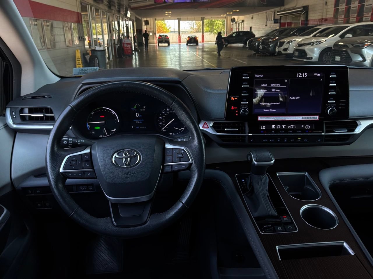 Used 2024 Toyota Sienna XLE FWD image 16