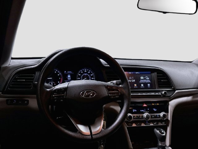 Used 2020 Hyundai Elantra SEL FWD image 19