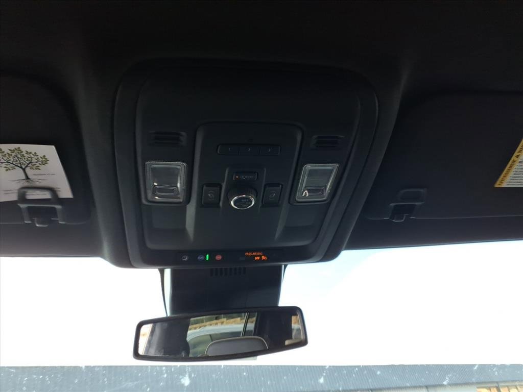 Used 2024 Chevrolet Suburban Premier image 24