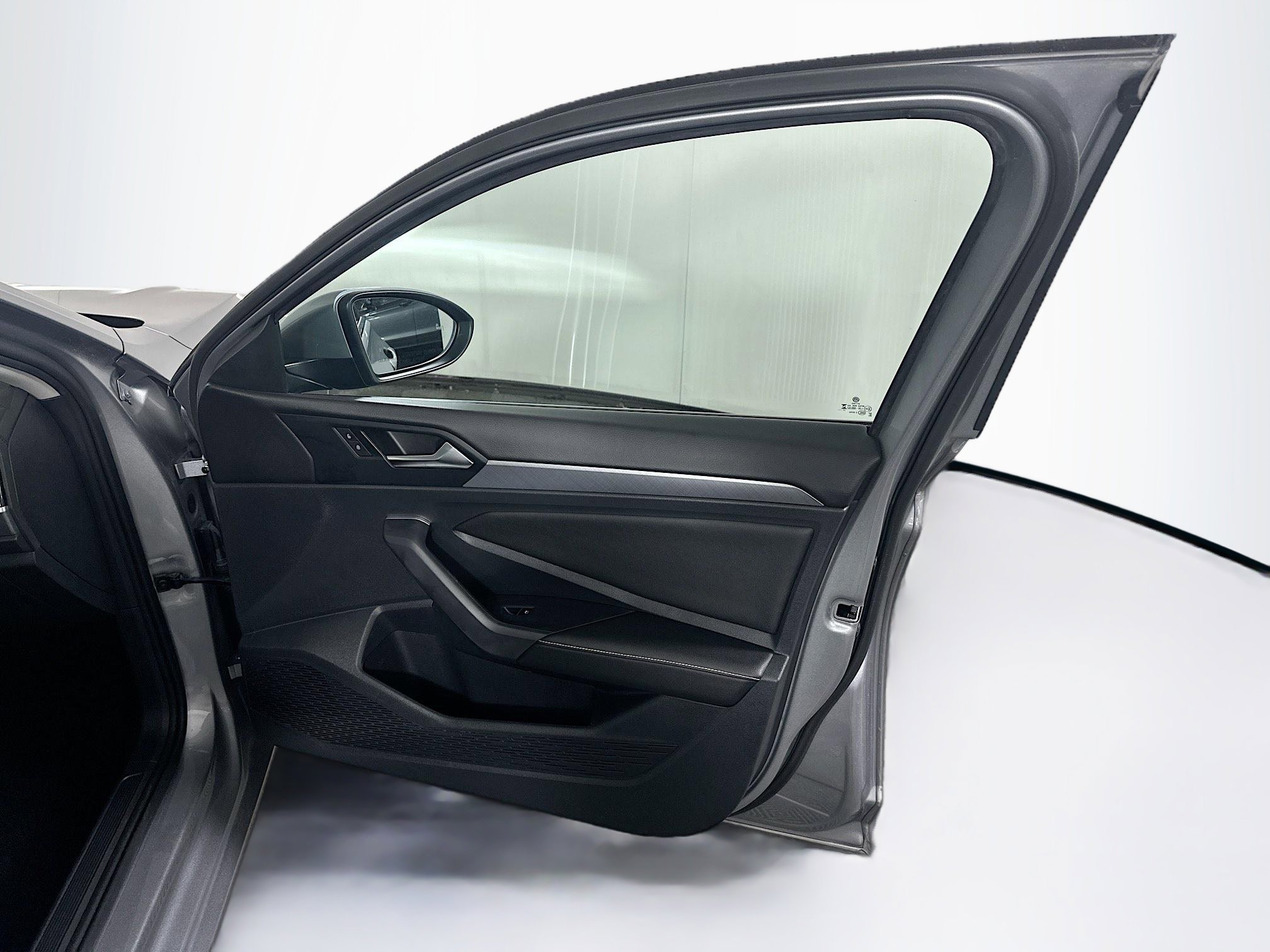 Used 2024 Volkswagen Jetta SE image 33