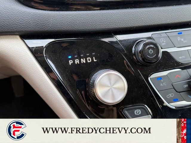 Used 2023 Chrysler Pacifica Touring-L image 15