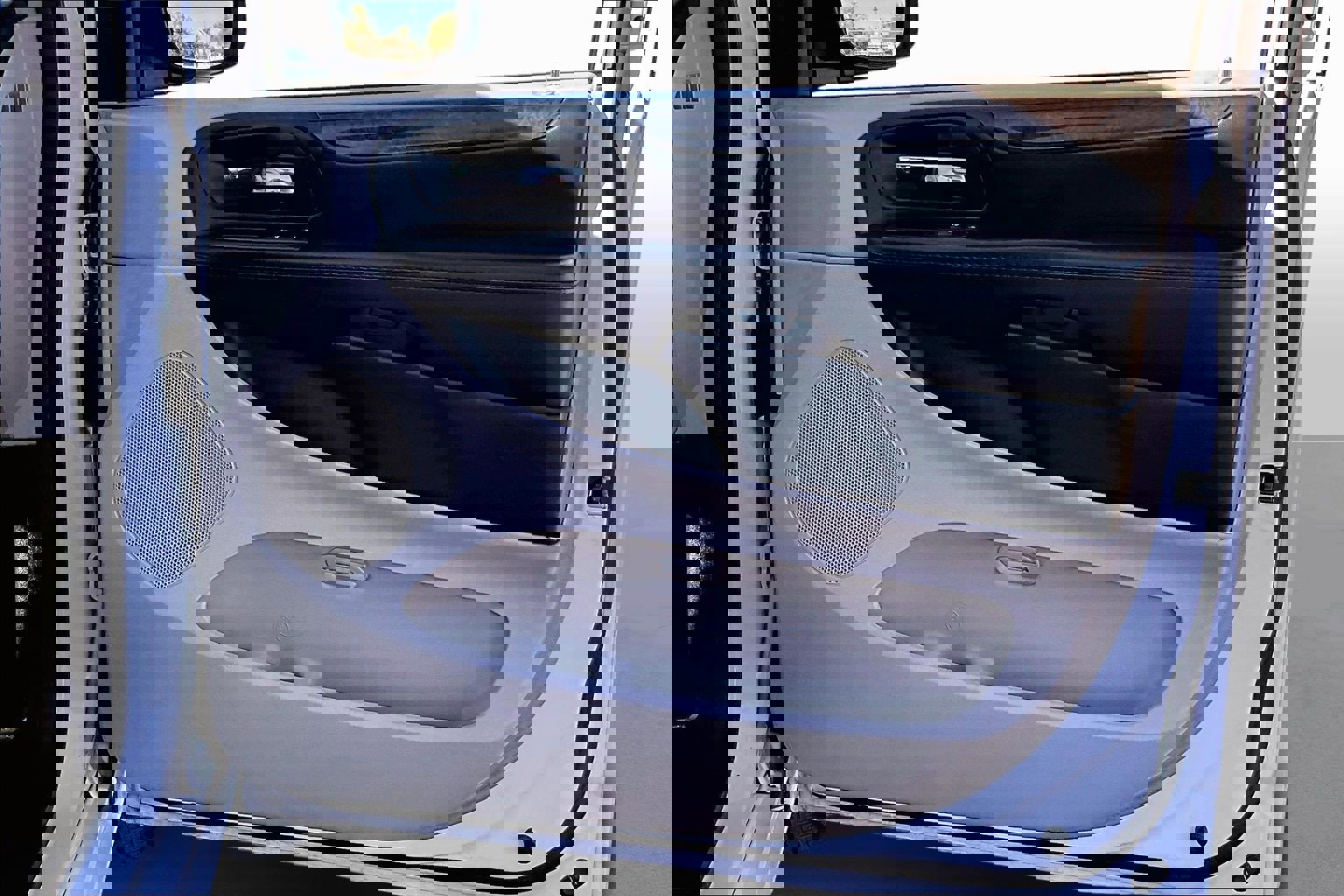 Used 2018 Dodge Grand Caravan SE w/ UConnect Hands-Free Group image 17