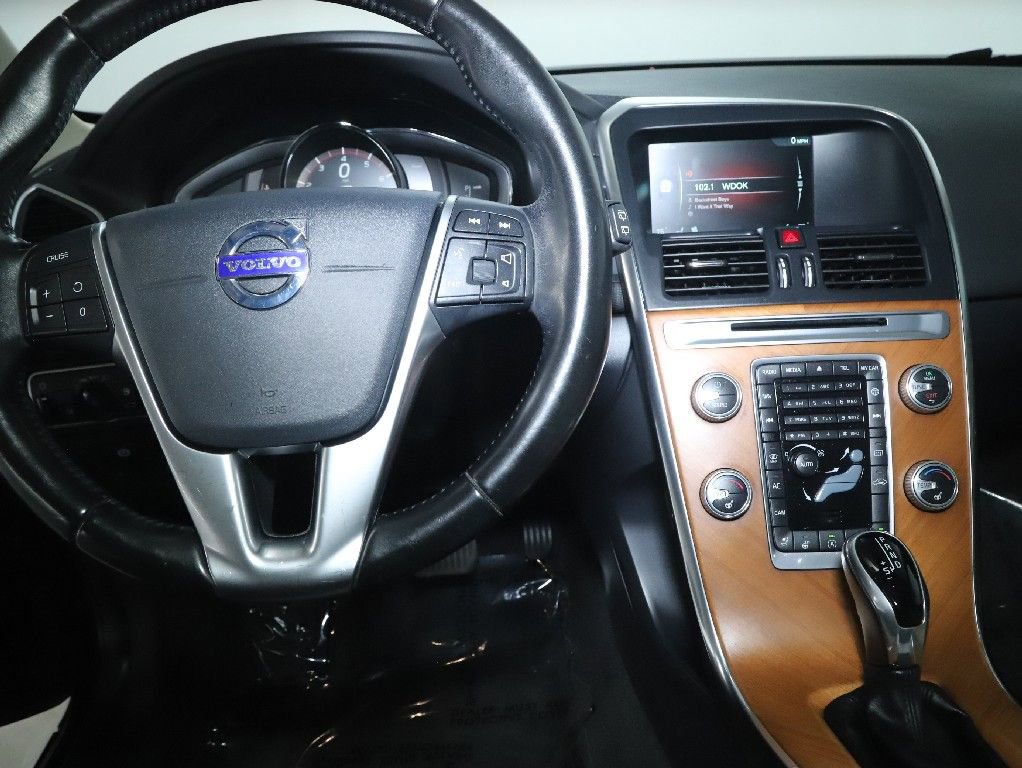 Used 2017 Volvo XC60 T6 Inscription w/ Climate Package image 29