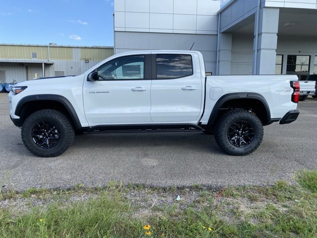 New 2025 Chevrolet Colorado ZR2 w/ Midnight Edition image 4