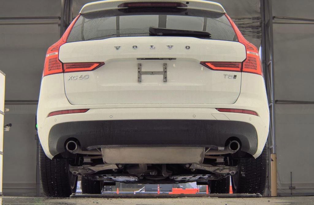 Used 2018 Volvo XC60 T5 Momentum w/ Convenience Package AWD/4WD image 5
