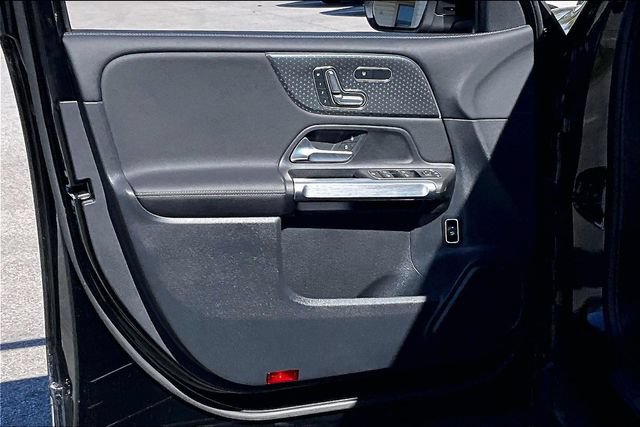 Used 2025 Mercedes-Benz GLB 250 image 13