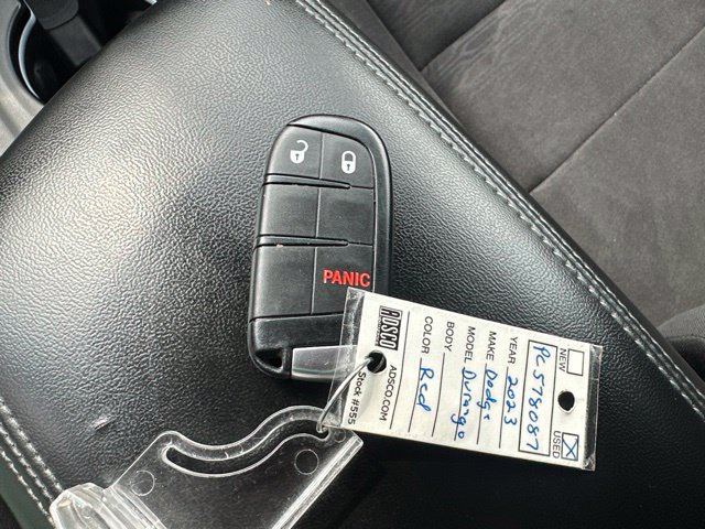 Used 2023 Dodge Durango SXT AWD/4WD image 2