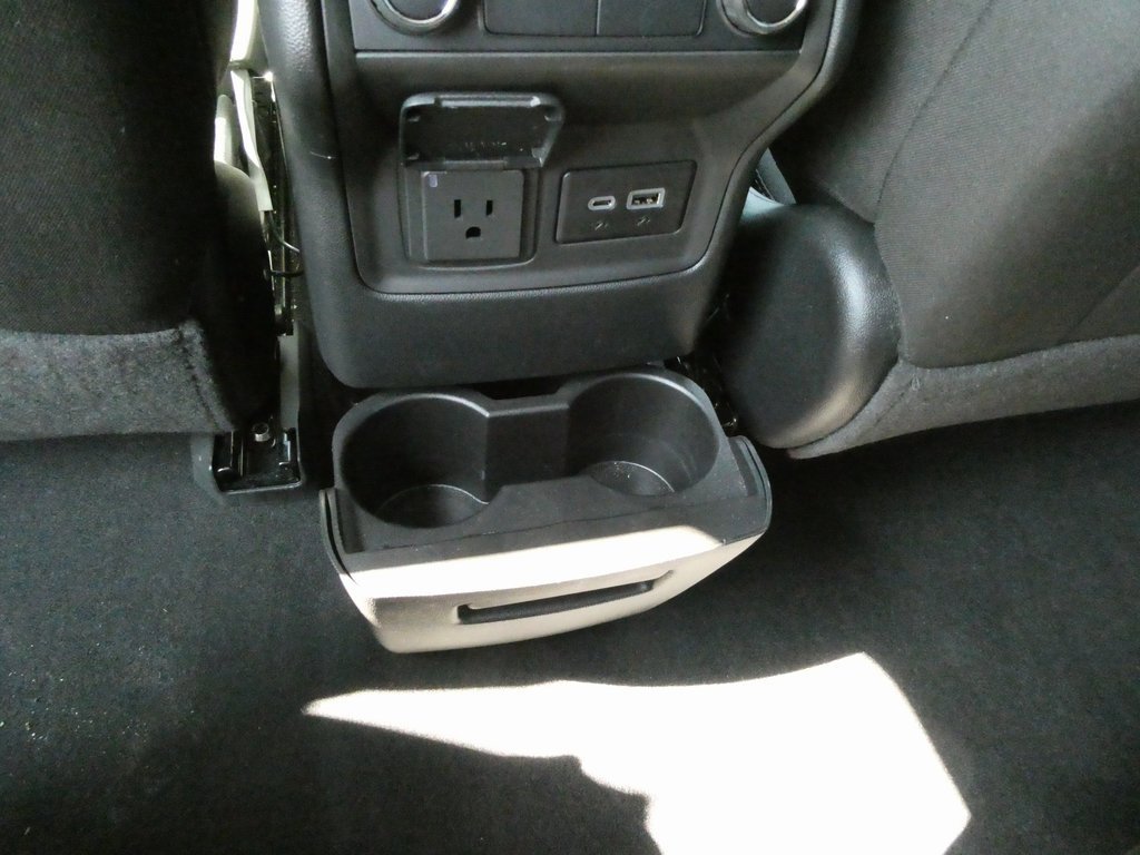 Certified 2023 GMC Acadia SLE w/ Driver Convenience Package image 34