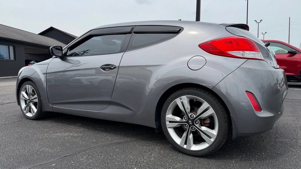 Used 2017 Hyundai Veloster Value Edition FWD image 4