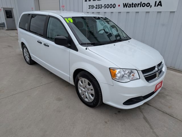 Used 2019 Dodge Grand Caravan SE w/ UConnect Hands-Free Group image 5