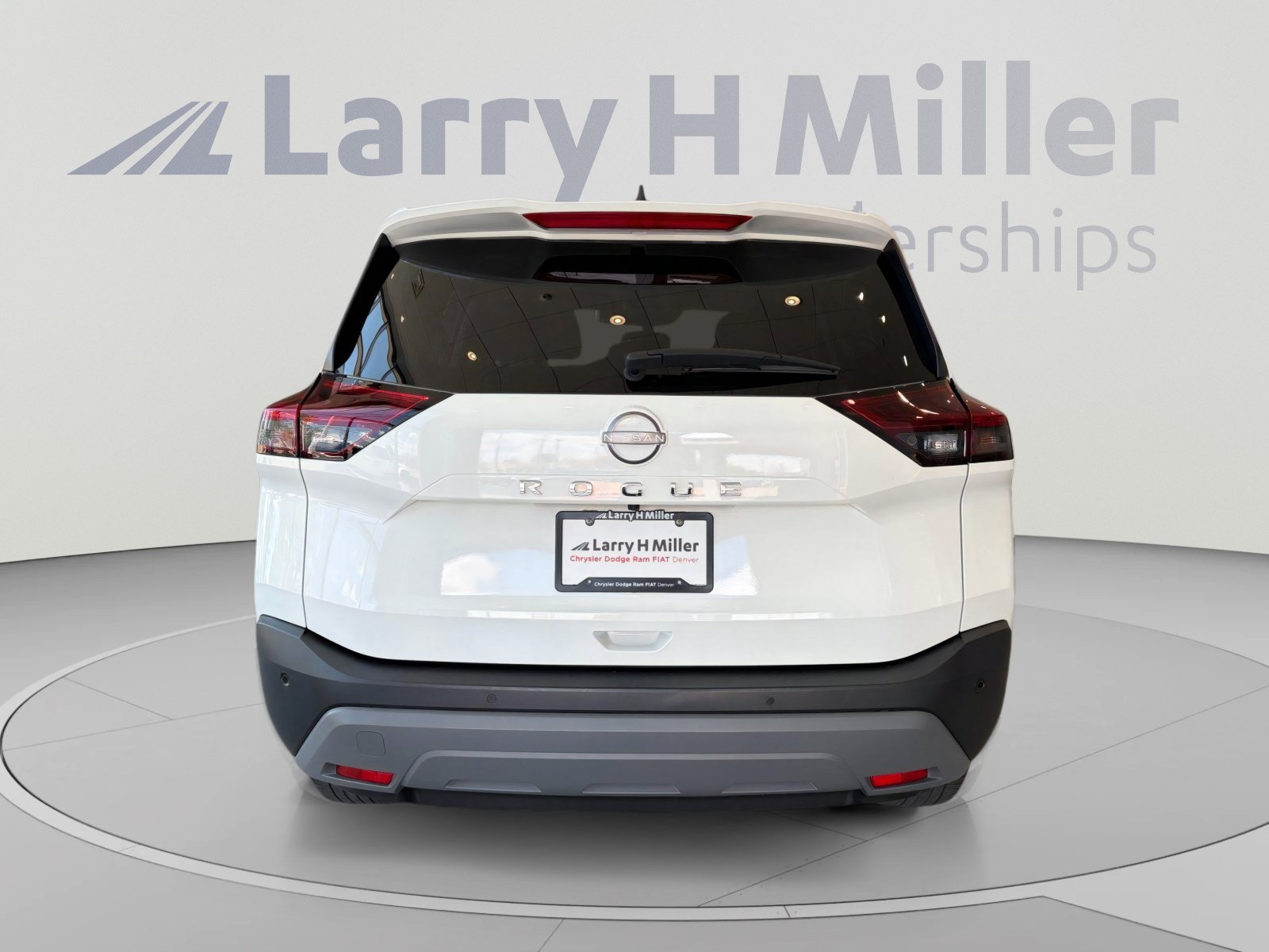 Used 2023 Nissan Rogue S FWD image 4