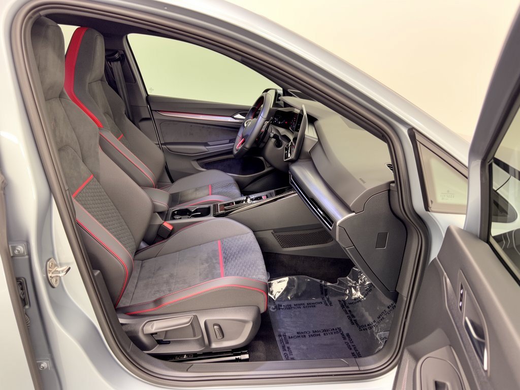 Used 2025 Volkswagen Golf SE FWD image 30
