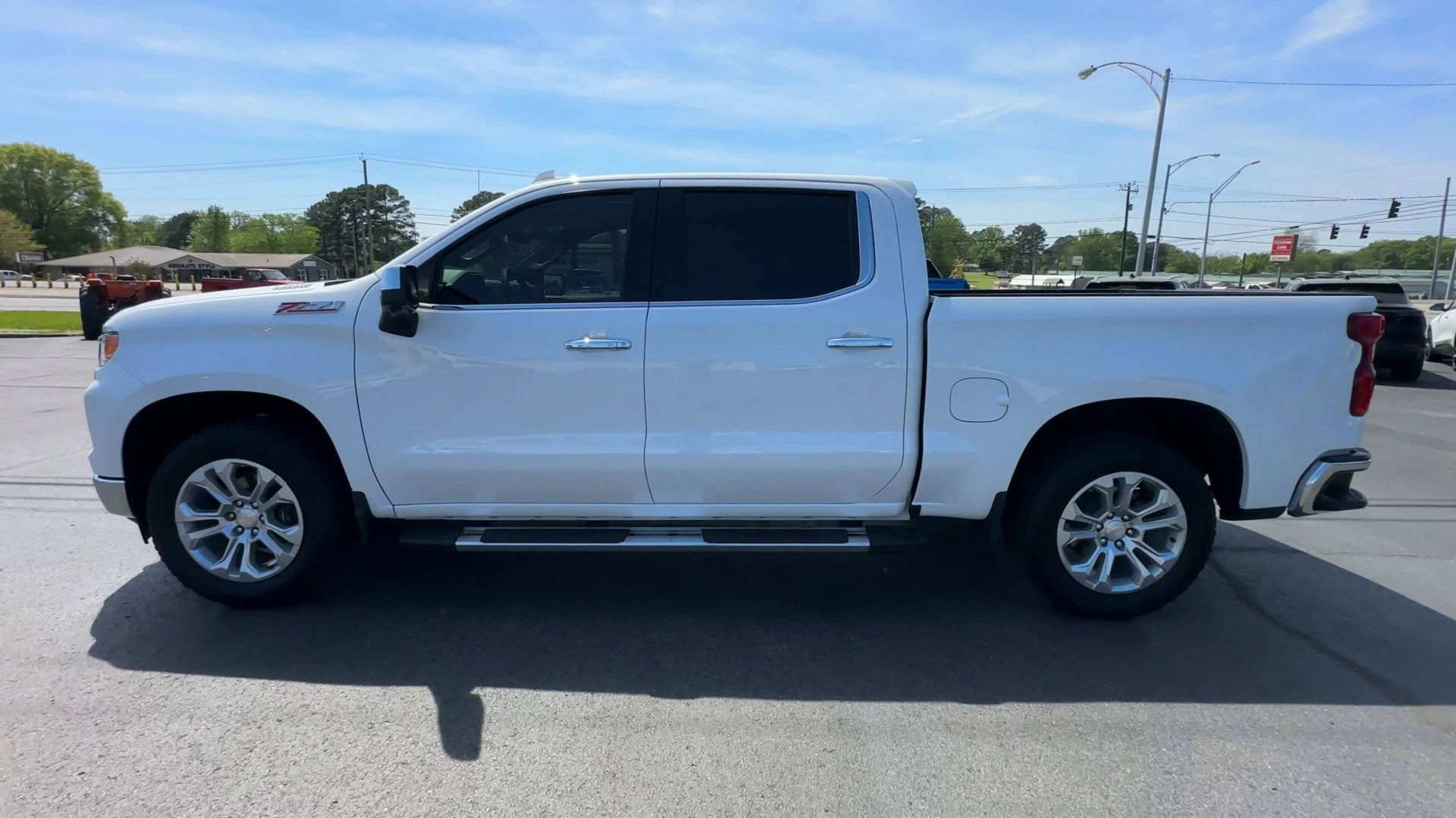 Used 2025 Chevrolet Silverado 1500 LTZ w/ LTZ Premium Package AWD/4WD image 5