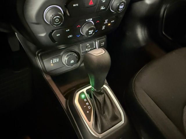 Used 2023 Jeep Renegade Latitude AWD/4WD image 25