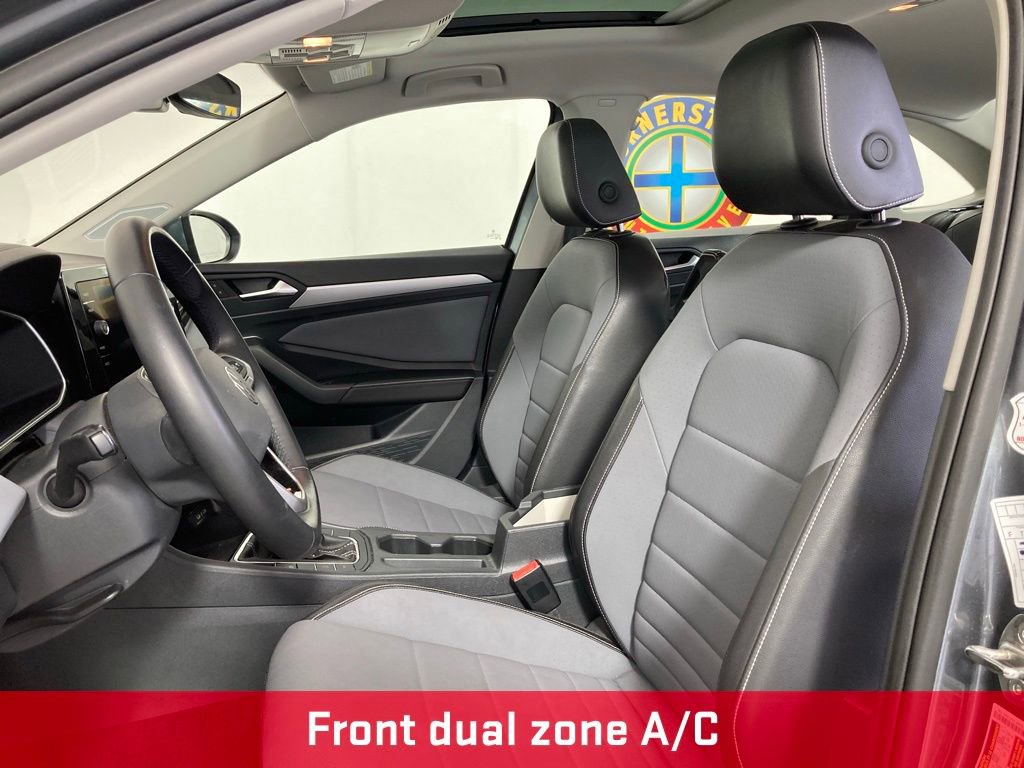 Used 2025 Volkswagen Jetta SE image 11