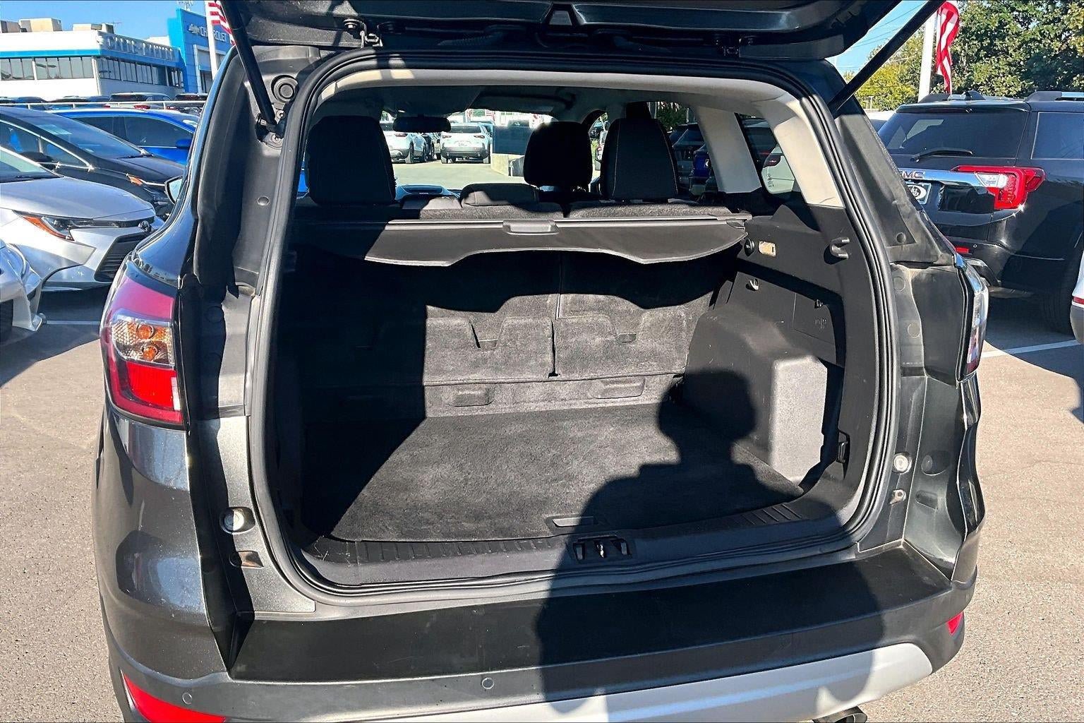 Used 2017 Ford Escape SE w/ Equipment Group 201A AWD/4WD image 4