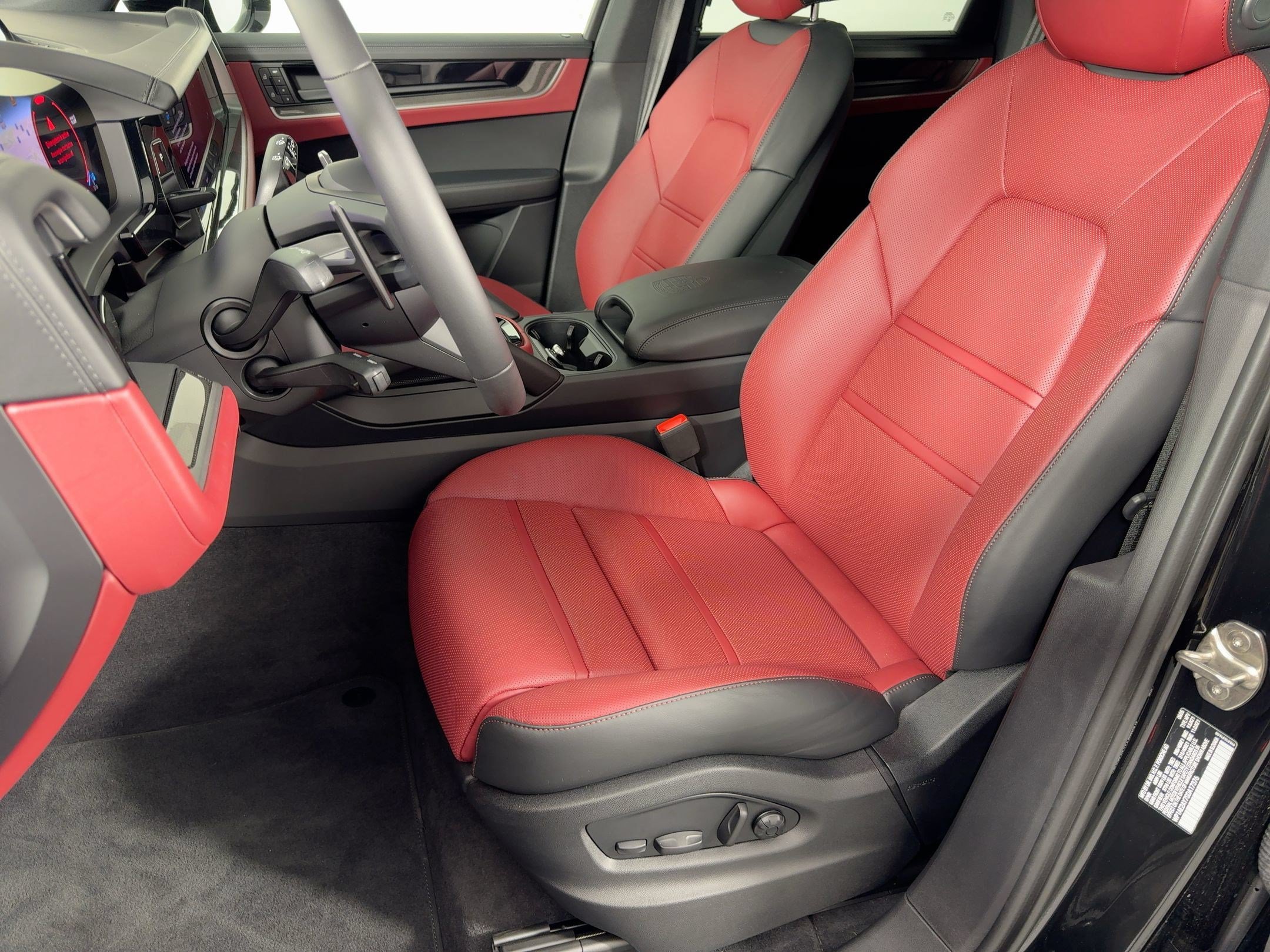 Certified 2025 Porsche Cayenne E-Hybrid AWD/4WD image 5