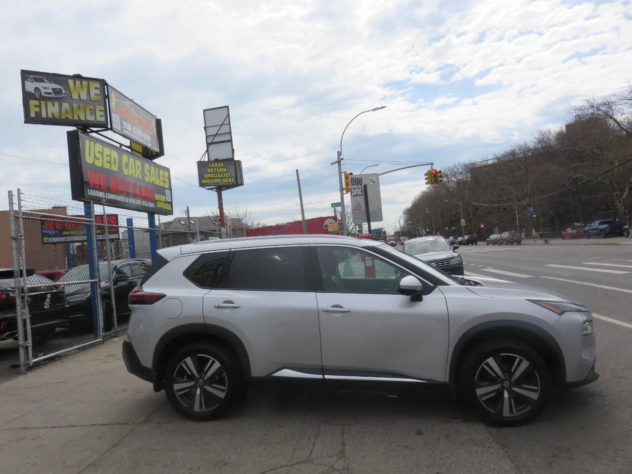 Used 2021 Nissan Rogue SL image 9