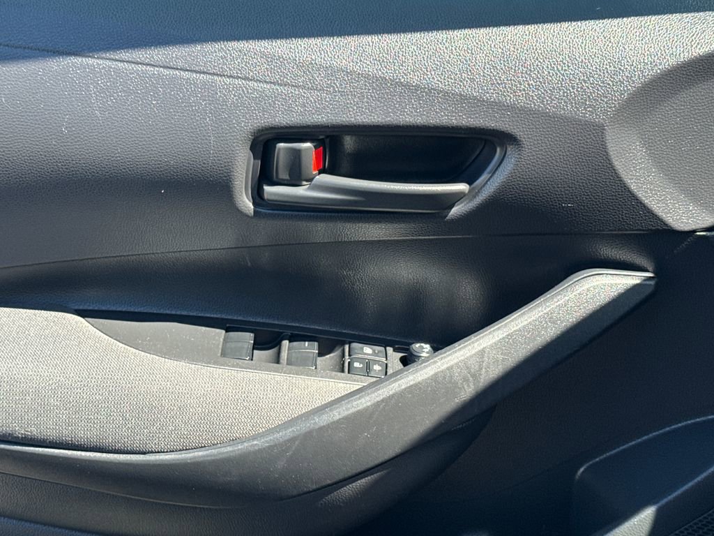 Used 2025 Toyota Corolla LE AWD/4WD image 33