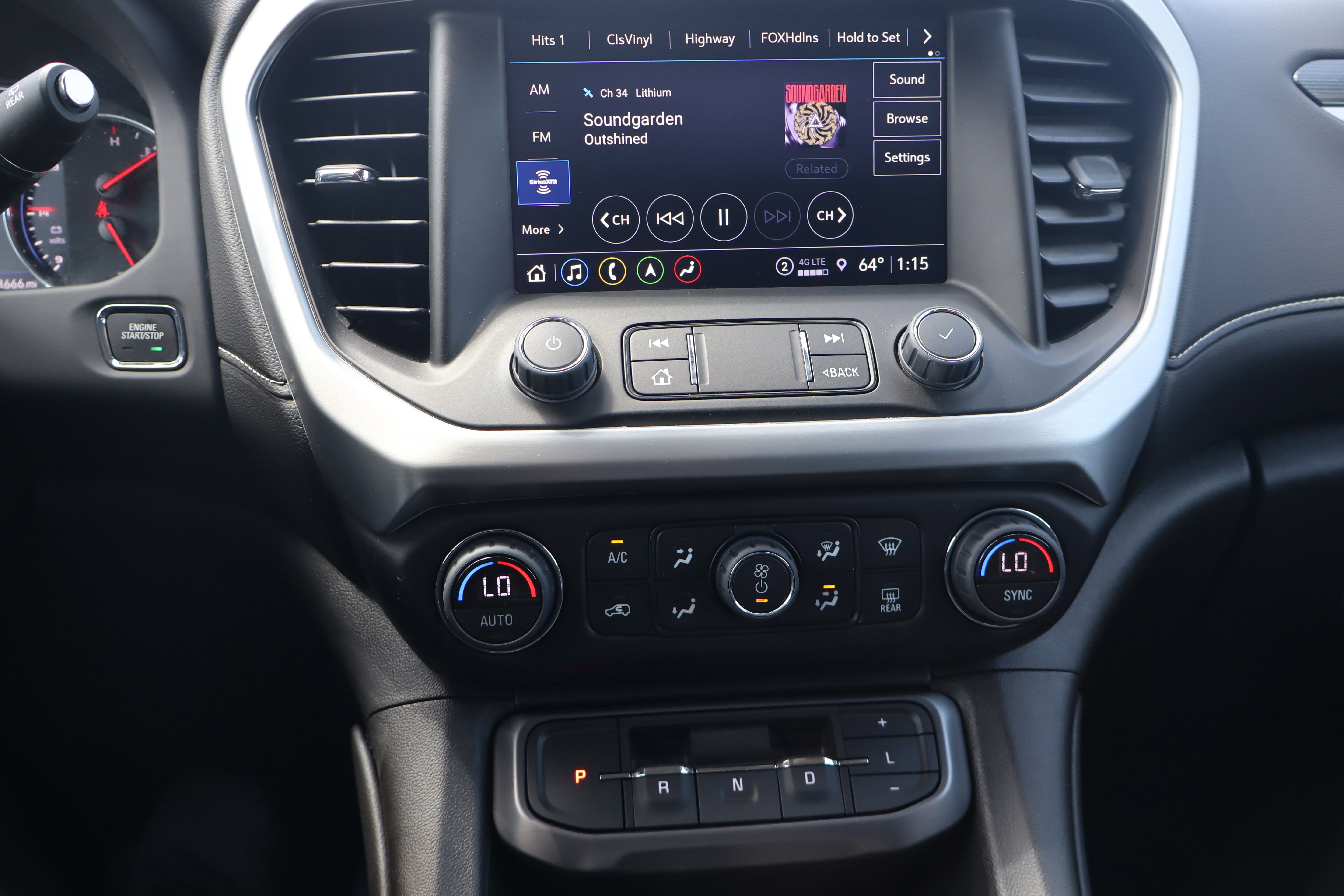 Used 2023 GMC Acadia SLT w/ Elevation Edition FWD image 19