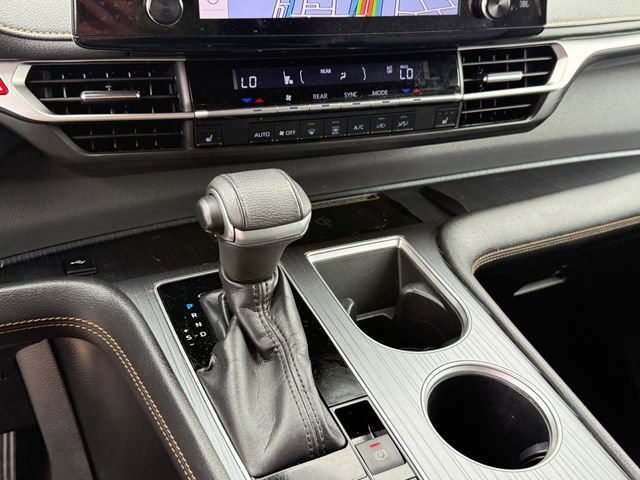 Used 2022 Toyota Sienna XLE Woodland Edition AWD/4WD image 19