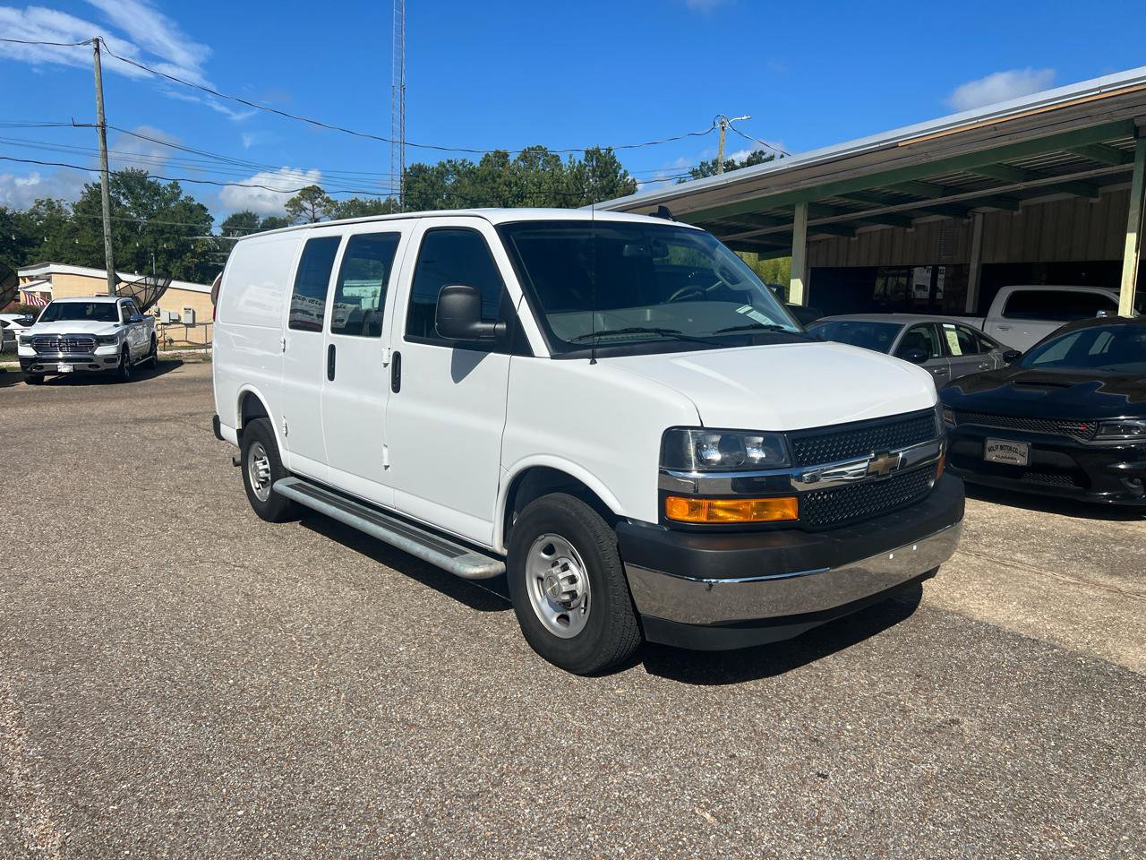 Used 2025 Chevrolet Express 2500 w/ Driver Convenience Package RWD image 3