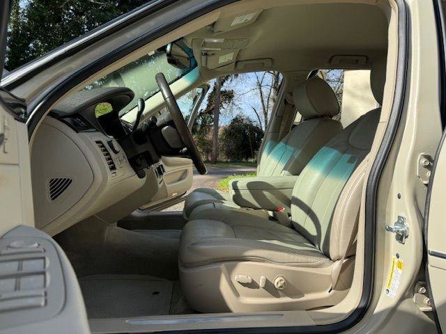 Used 2011 Cadillac DTS FWD image 36
