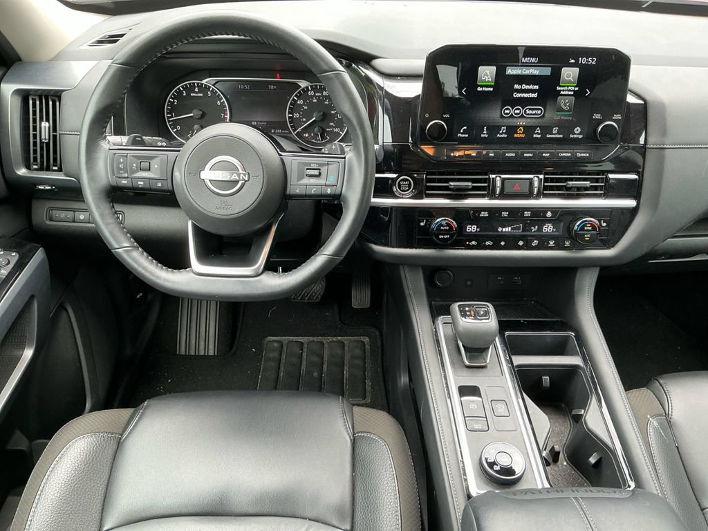 Used 2024 Nissan Pathfinder SL AWD/4WD image 16