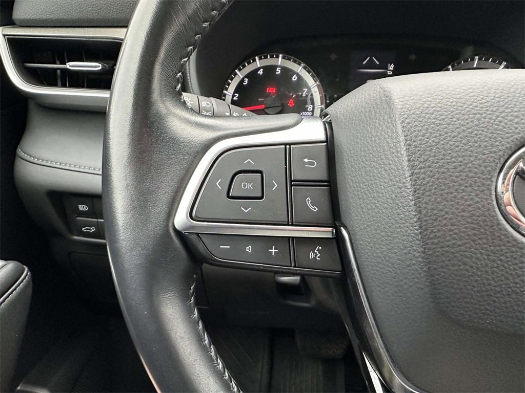 Certified 2021 Toyota Highlander LE image 8