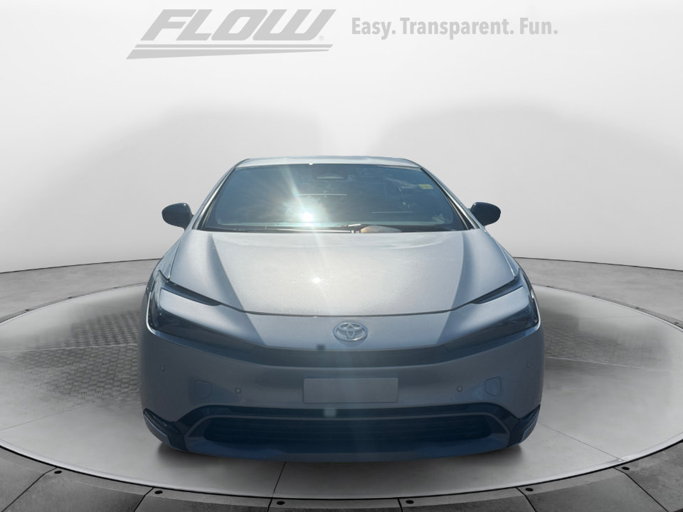 Used 2025 Toyota Prius XLE FWD image 2