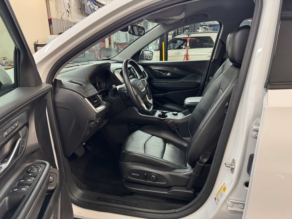 Used 2024 GMC Terrain SLT AWD/4WD image 14